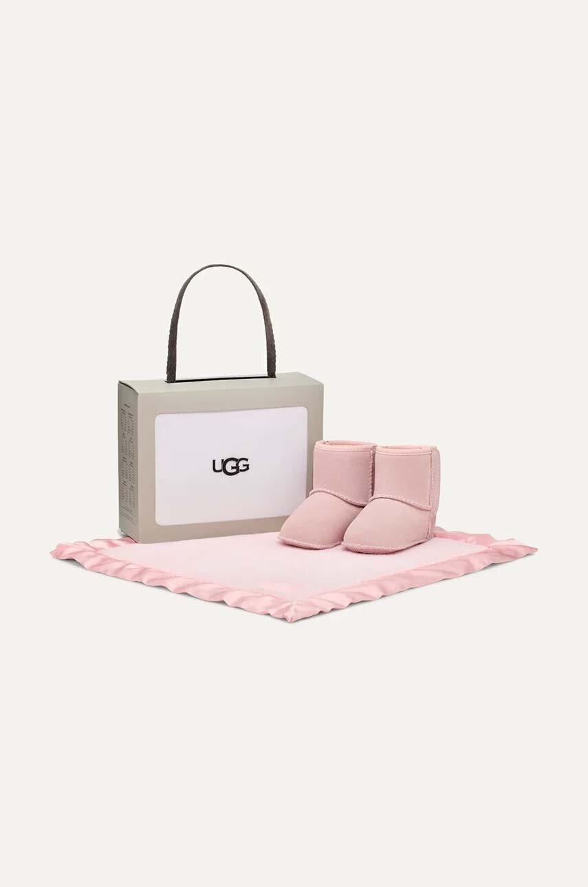 

Бебешки велурени обувки UGG BABY CLASSIC AND LOVEY в розово 1157707I, Розов