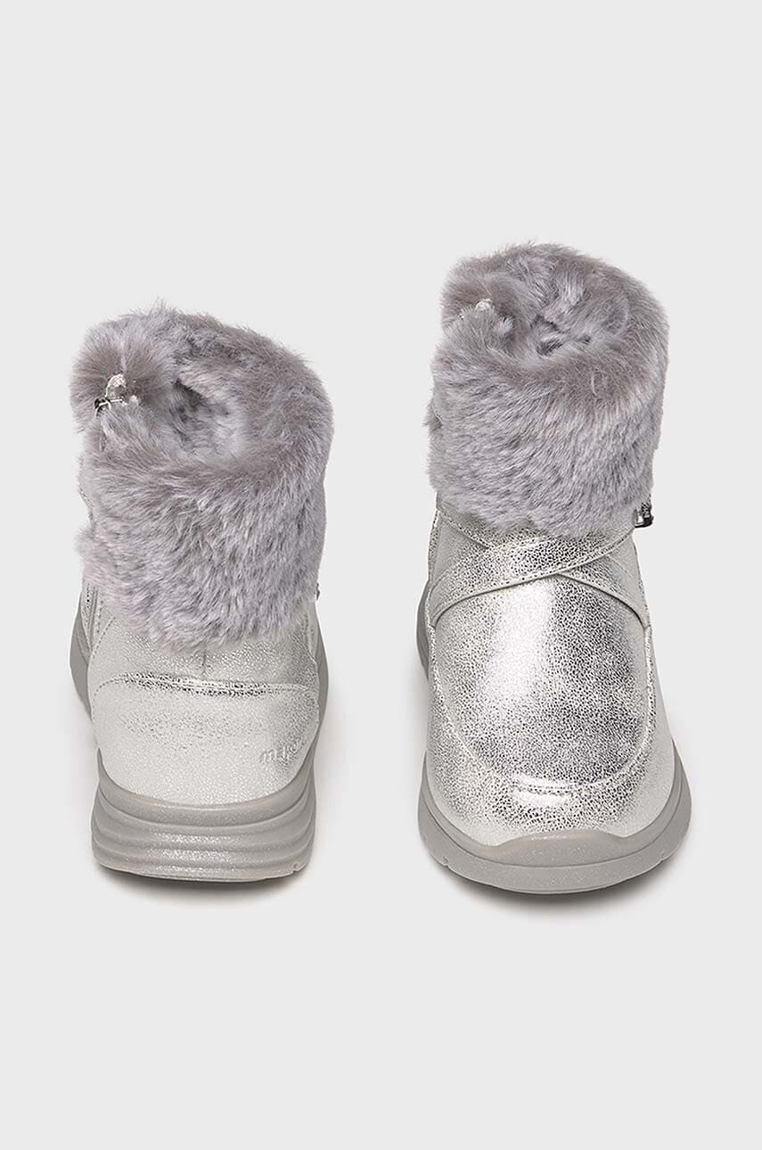 Детские зимние сапоги Mayoral цвет серебрянный 42486 Детские зимние сапоги Mayoral цвет серебрянный 42486