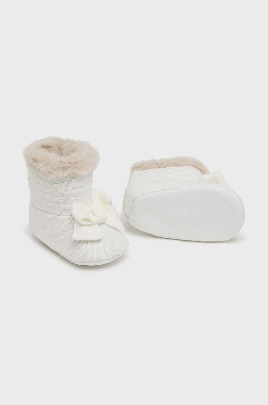 

Бебешки обувки Mayoral Newborn в бежово 9788, Бежов