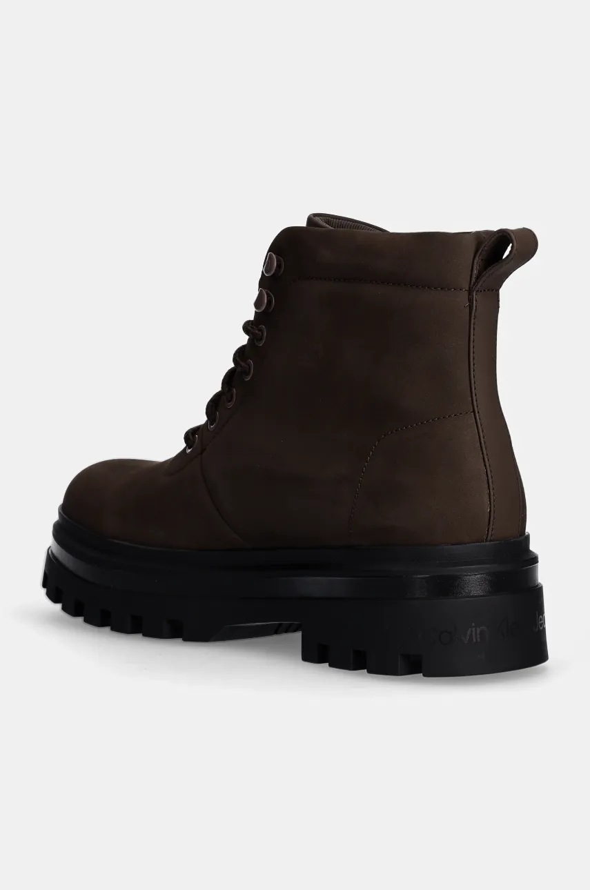 Παπούτσια nubuck Calvin Klein Jeans LUGGED LACEUP BOOT OXF HIKING NB χρώμα: καφέ, YM0YM01076 φωτογραφία