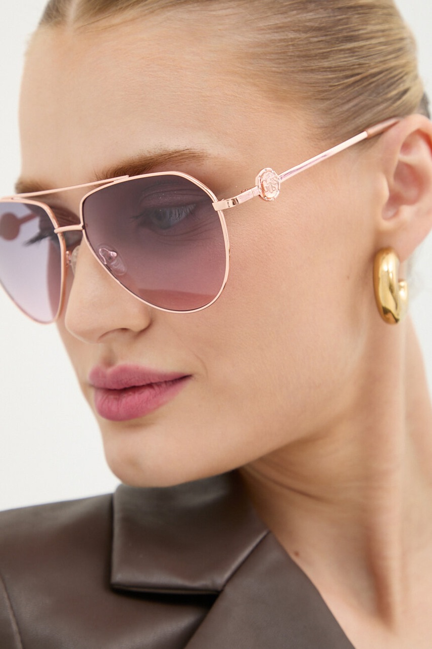 

Слънчеви очила Guess в златисто GF6140 28T, Злато