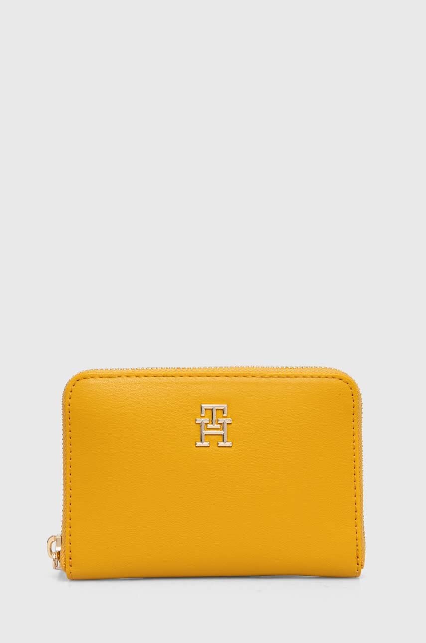

Портмоне Tommy Hilfiger дамски в жълто AW0AW16330, Жълт