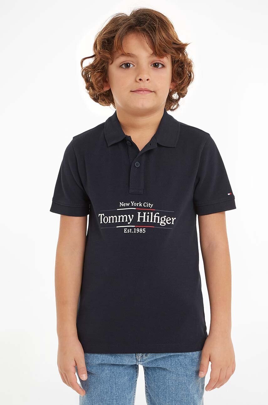 Levně Dětská bavlněná polokošile Tommy Hilfiger tmavomodrá barva, s potiskem, KB0KB09025