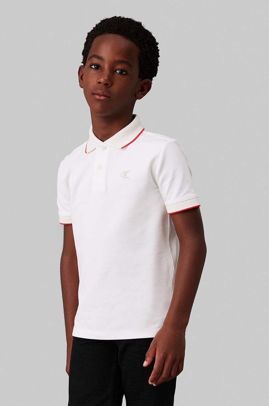 

Детска тениска с яка Calvin Klein Jeans в бяло с изчистен дизайн IB0IB02230, Бял