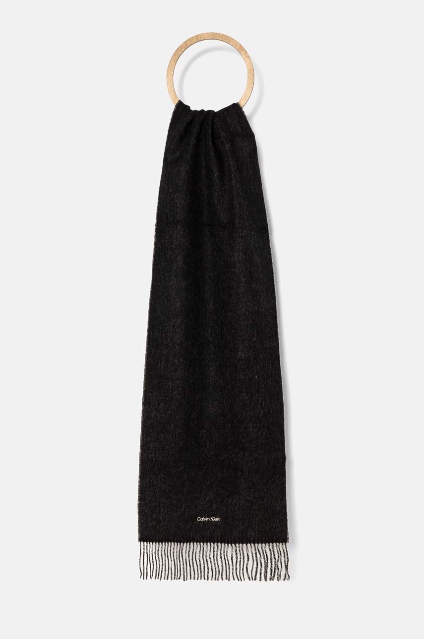 

Вълнен шал Calvin Klein в черно с изчистен дизайн K60K612705, Черен