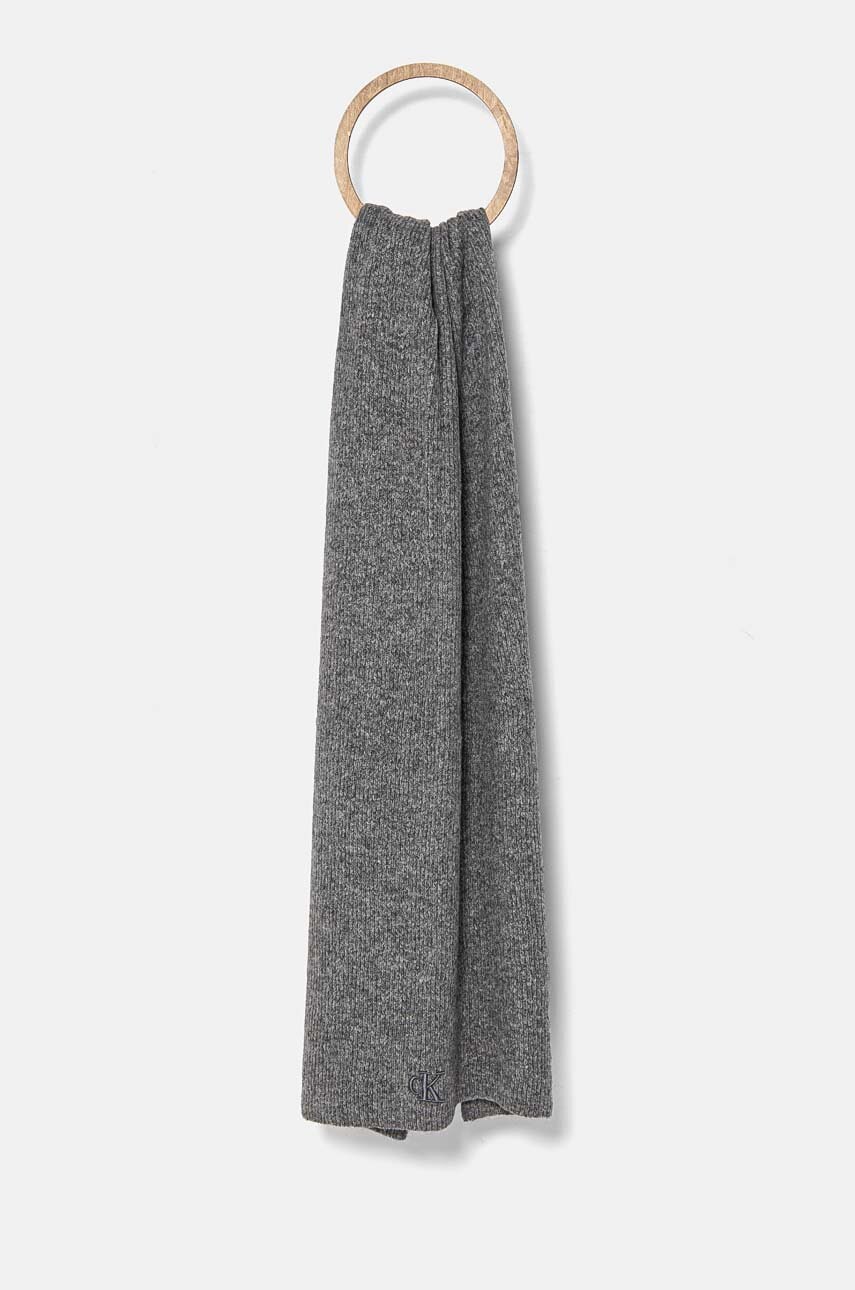 

Шал с вълна Calvin Klein Jeans в сиво с меланжов десен K60K612664, Сив