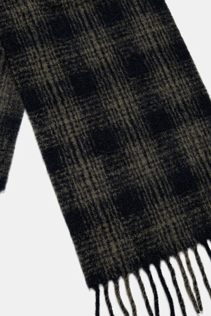 Шерстяной шарф A.P.C. echarpe andrea цвет зелёный узорный WPABL.M15209 Шерстяной шарф A.P.C. echarpe andrea цвет зелёный узорный WPABL.M15209
