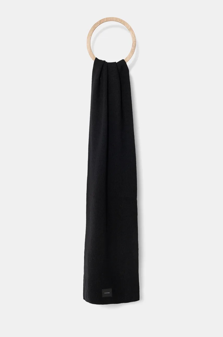 

Вълнен шал Calvin Klein в черно с изчистен дизайн K50K512372, Черен