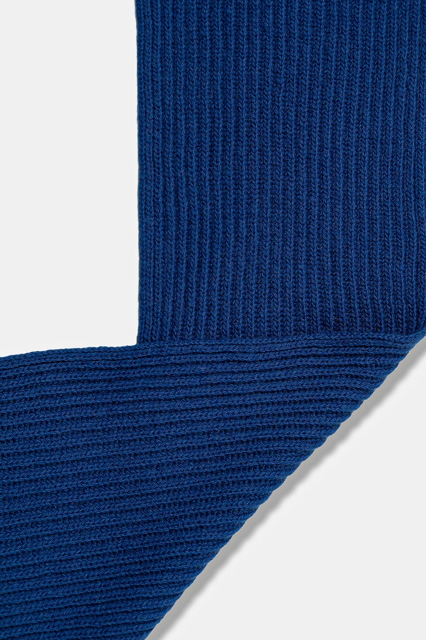 Шарф United Colors of Benetton цвет коричневый однотонный 1302U0723 Шарф United Colors of Benetton цвет коричневый однотонный 1302U0723