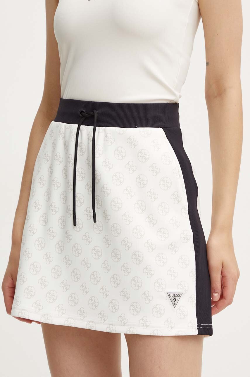 

Пола Guess ELA в бежово къса със стандартна кройка V4YD02 KB212, Бежов