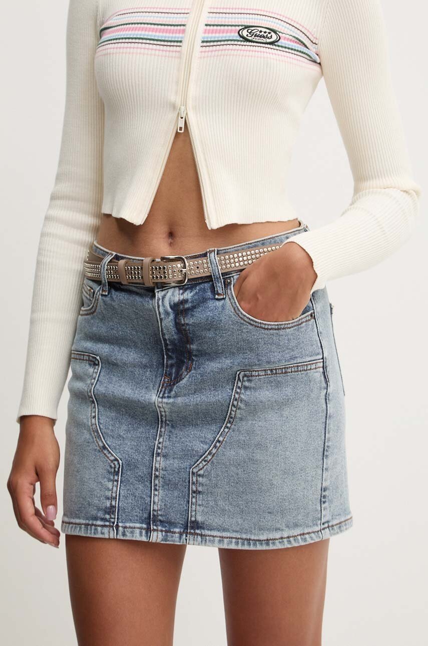 

Дънкова пола Guess Originals в синьо къса със стандартна кройка W4GG53 D4ON0, Син