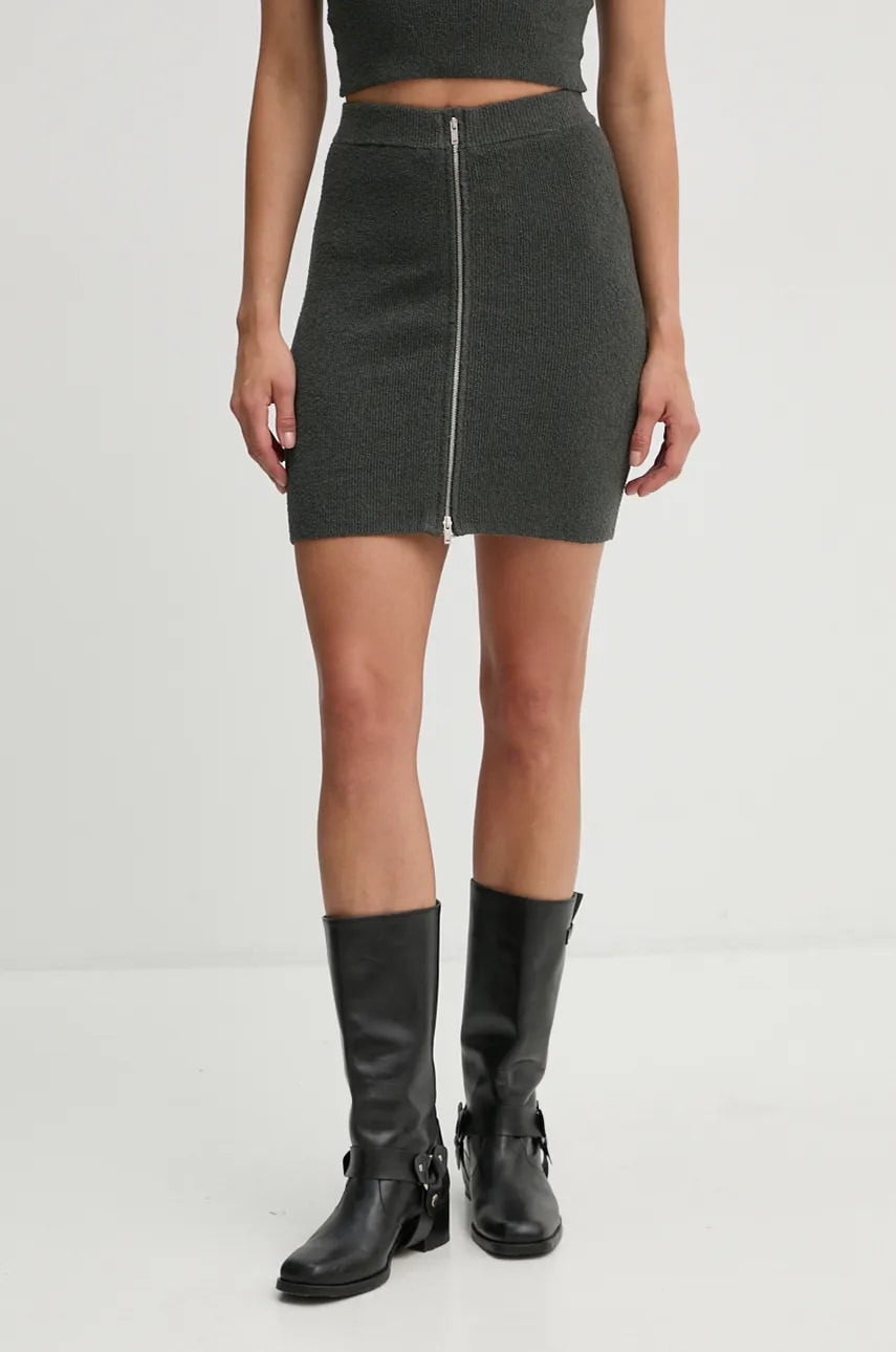 Nanushka fusta ISUL culoarea gri, mini, drept, NW24PFSK23494 Nanushka fusta ISUL culoarea gri, mini, drept, NW24PFSK23494