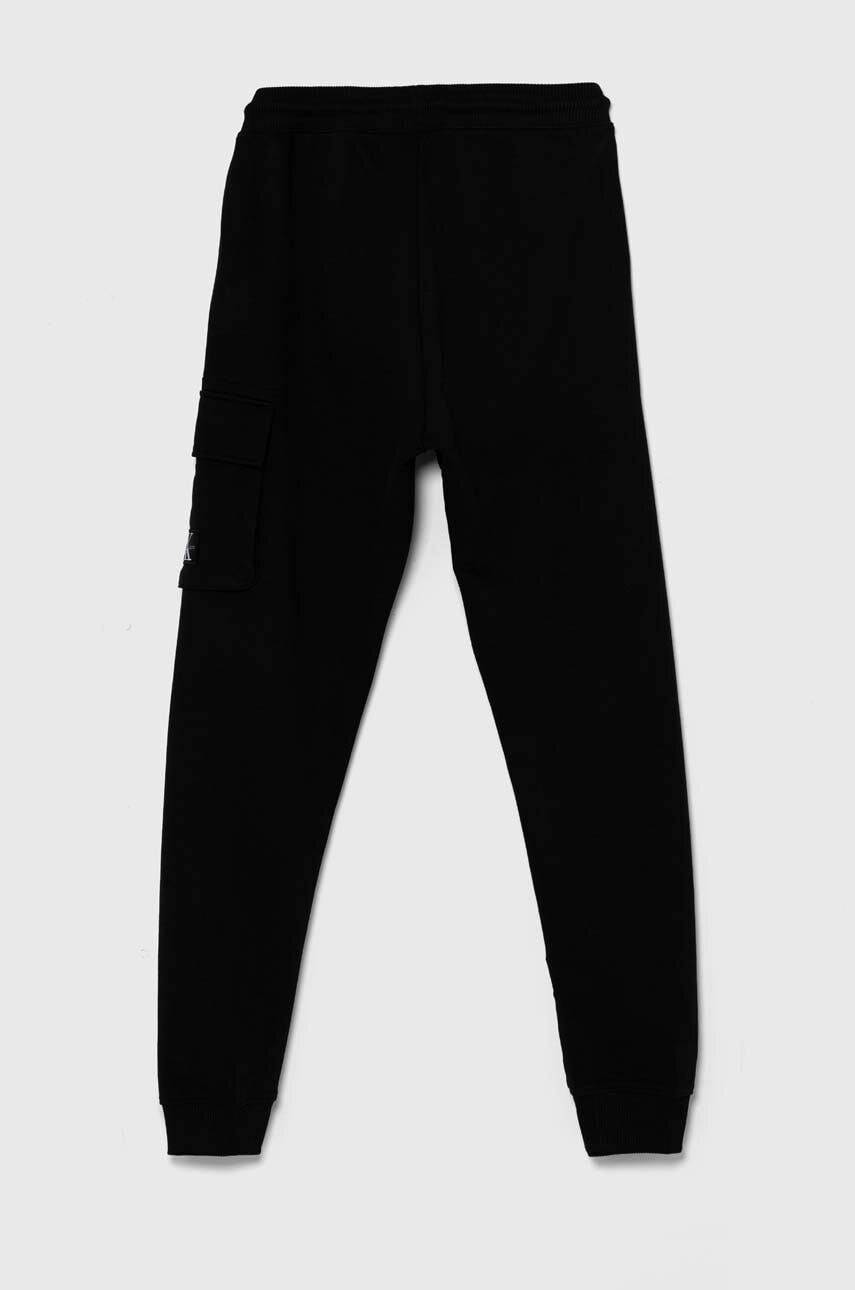 Детские хлопковые штаны Calvin Klein Jeans BADGE CARGO RELAXED цвет чёрный однотонные IB0IB02199 в Киеве Детские хлопковые штаны Calvin Klein Jeans BADGE CARGO RELAXED цвет чёрный однотонные IB0IB02199 в Киеве
