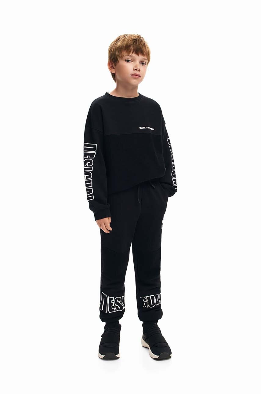 Desigual pantaloni de trening din bumbac pentru copii culoarea negru, cu imprimeu, 24WBPK03 Desigual pantaloni de trening din bumbac pentru copii culoarea negru, cu imprimeu, 24WBPK03