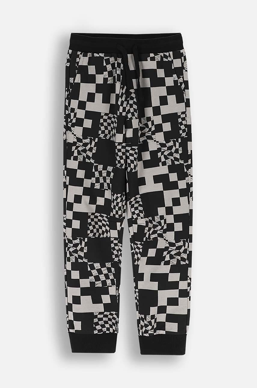 

Детски памучен спортен панталон Coccodrillo в черно с десен ACADEMY BOY JUNIOR, Черен