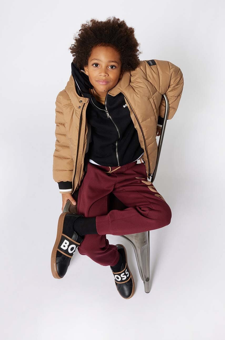 BOSS pantaloni de trening pentru copii culoarea bordo, cu imprimeu, J51160