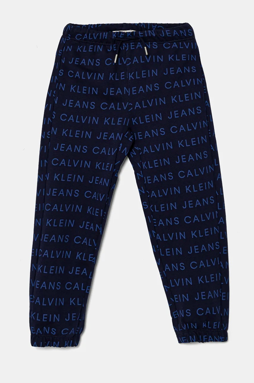 Детские хлопковые штаны Calvin Klein Jeans AOP JOGGER цвет синий с узором IB0IB02323