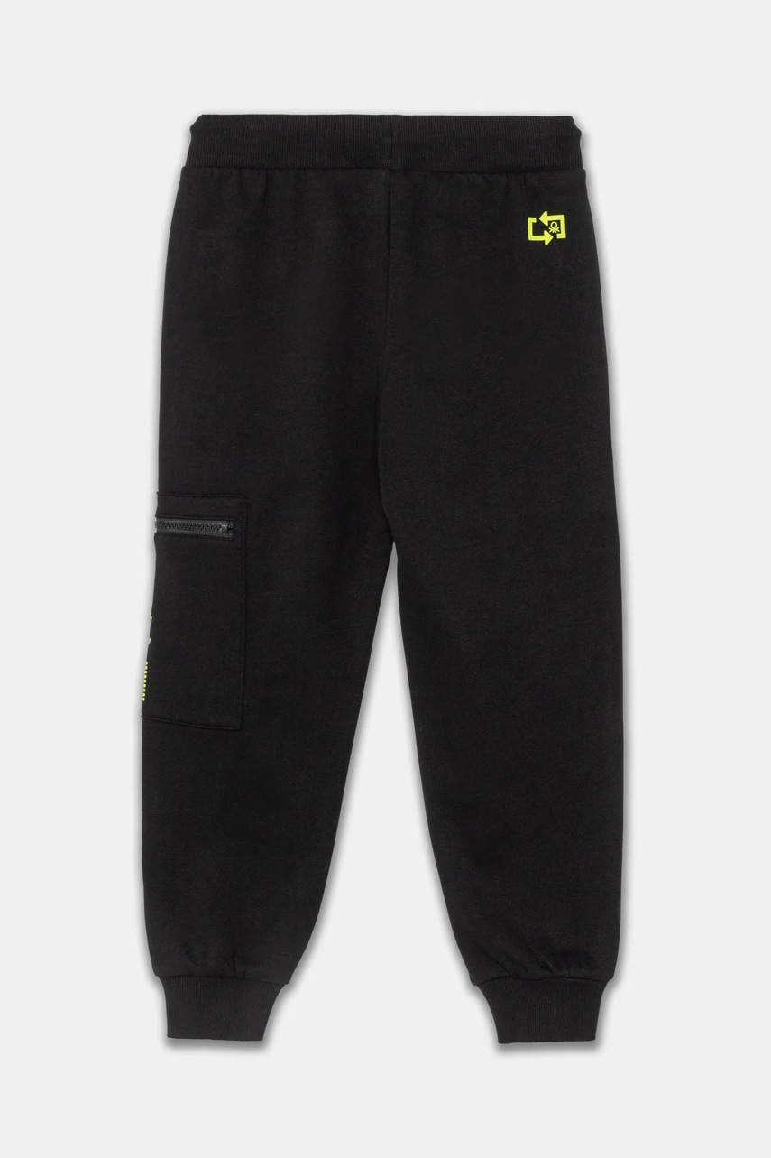 Детские спортивные штаны United Colors of Benetton цвет чёрный с аппликацией 3WFMCF05R