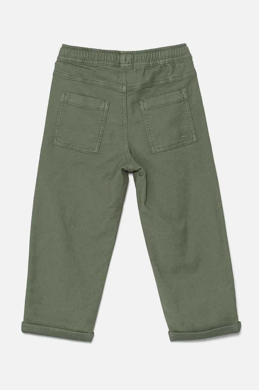 Детские брюки United Colors of Benetton цвет зелёный однотонные 47K0GF026 Детские брюки United Colors of Benetton цвет зелёный однотонные 47K0GF026