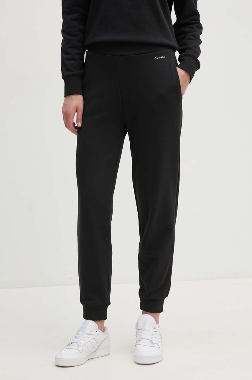 

Спортен панталон Calvin Klein в черно с изчистен дизайн K20K207214, Черен