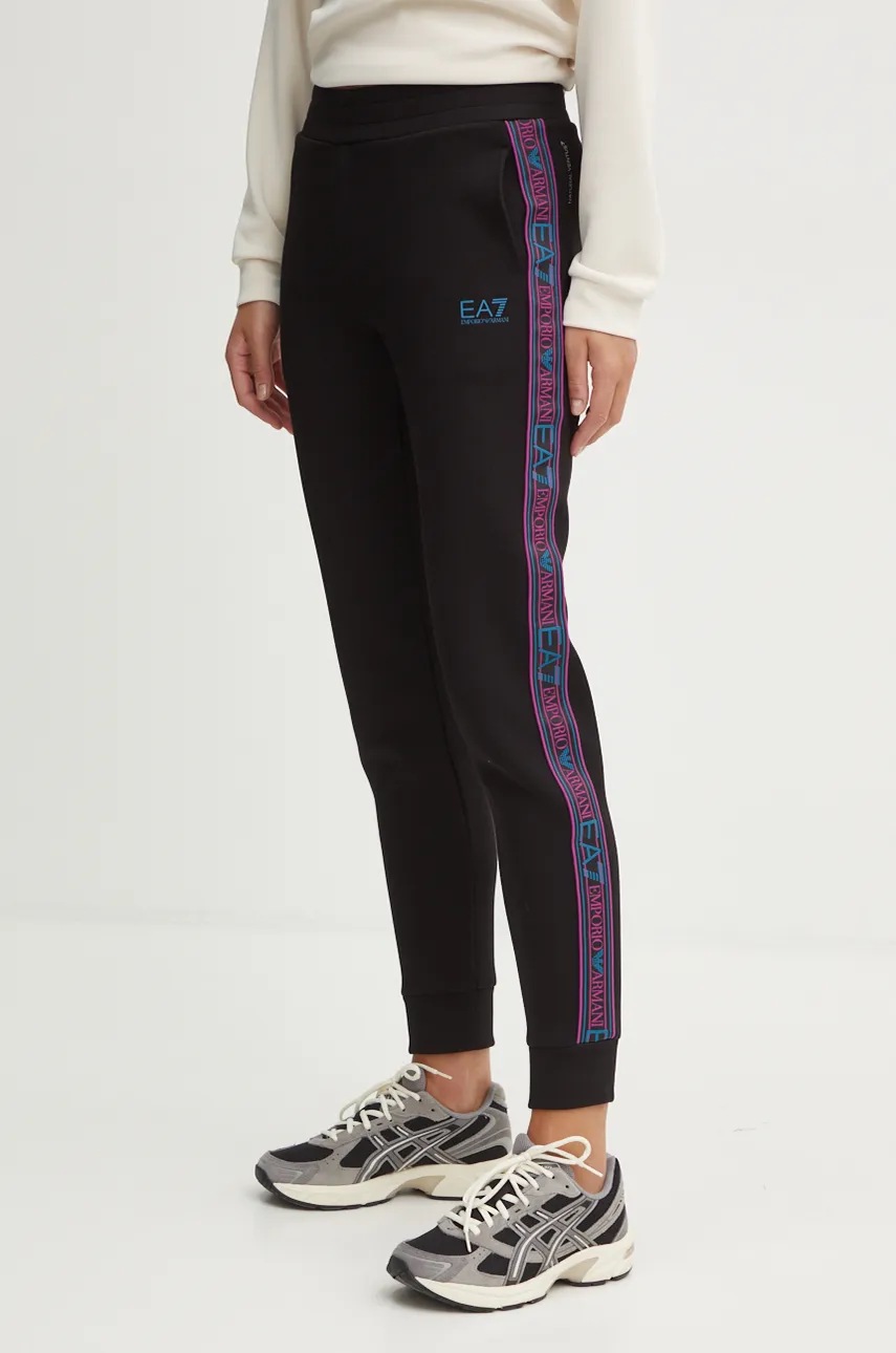 

Панталон EA7 Emporio Armani в черно с десен TJUXZ.6DTP81, Черен