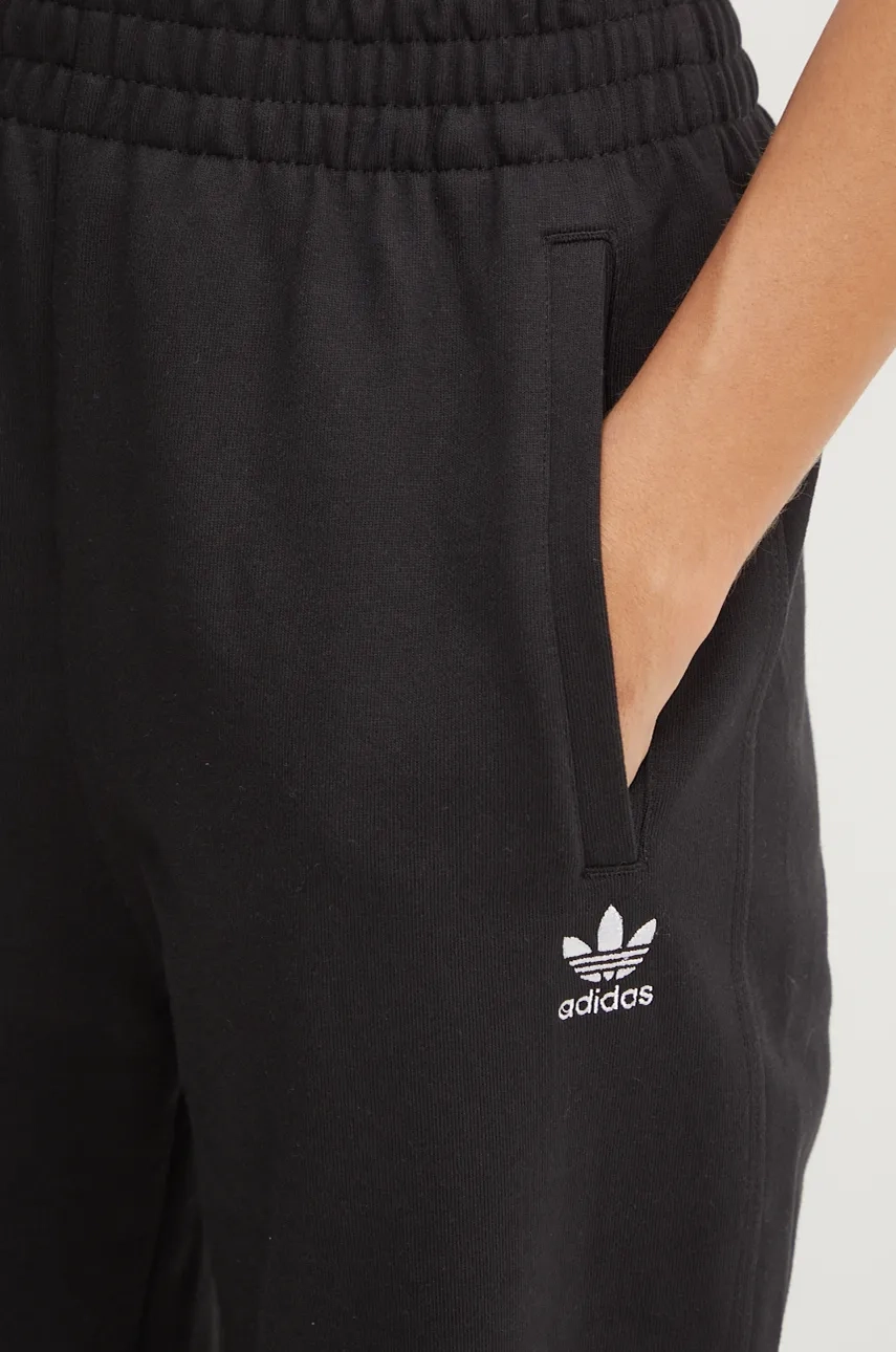 Pamučni Donji Dio Trenirke Adidas Originals Essential Boja: Crna, Bez Uzorka, IW0952