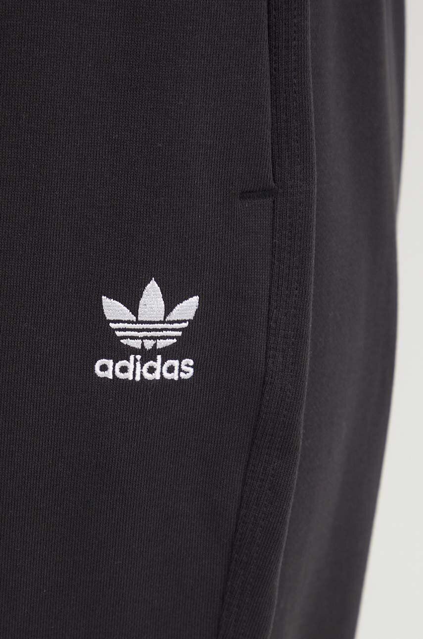 Pamučni donji dio trenirke adidas Originals Essential boja: crna, bez uzorka, IW5730