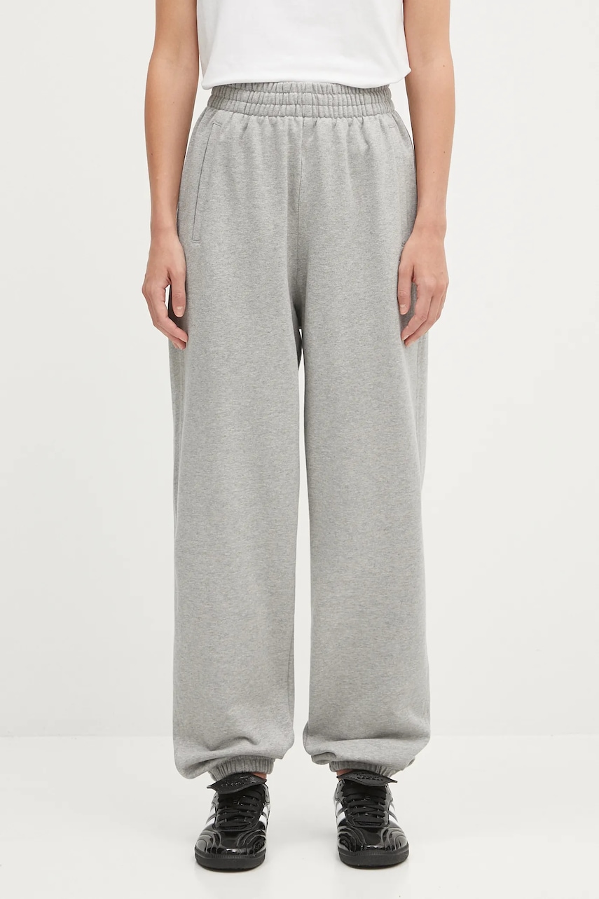 Pamučni donji dio trenirke adidas Originals Essential boja: siva, melanž, IY4988