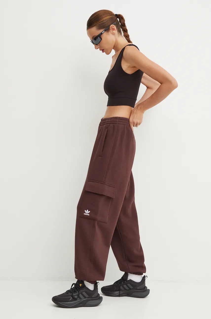 

Спортен панталон adidas Originals в кафяво с изчистен дизайн IW5722, Кафяв