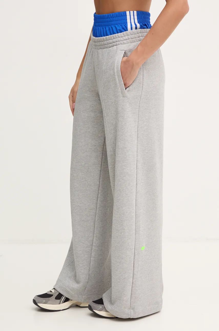 Pamučni donji dio trenirke adidas Originals Ksenia SweatPant boja: siva, melanž, IW5670