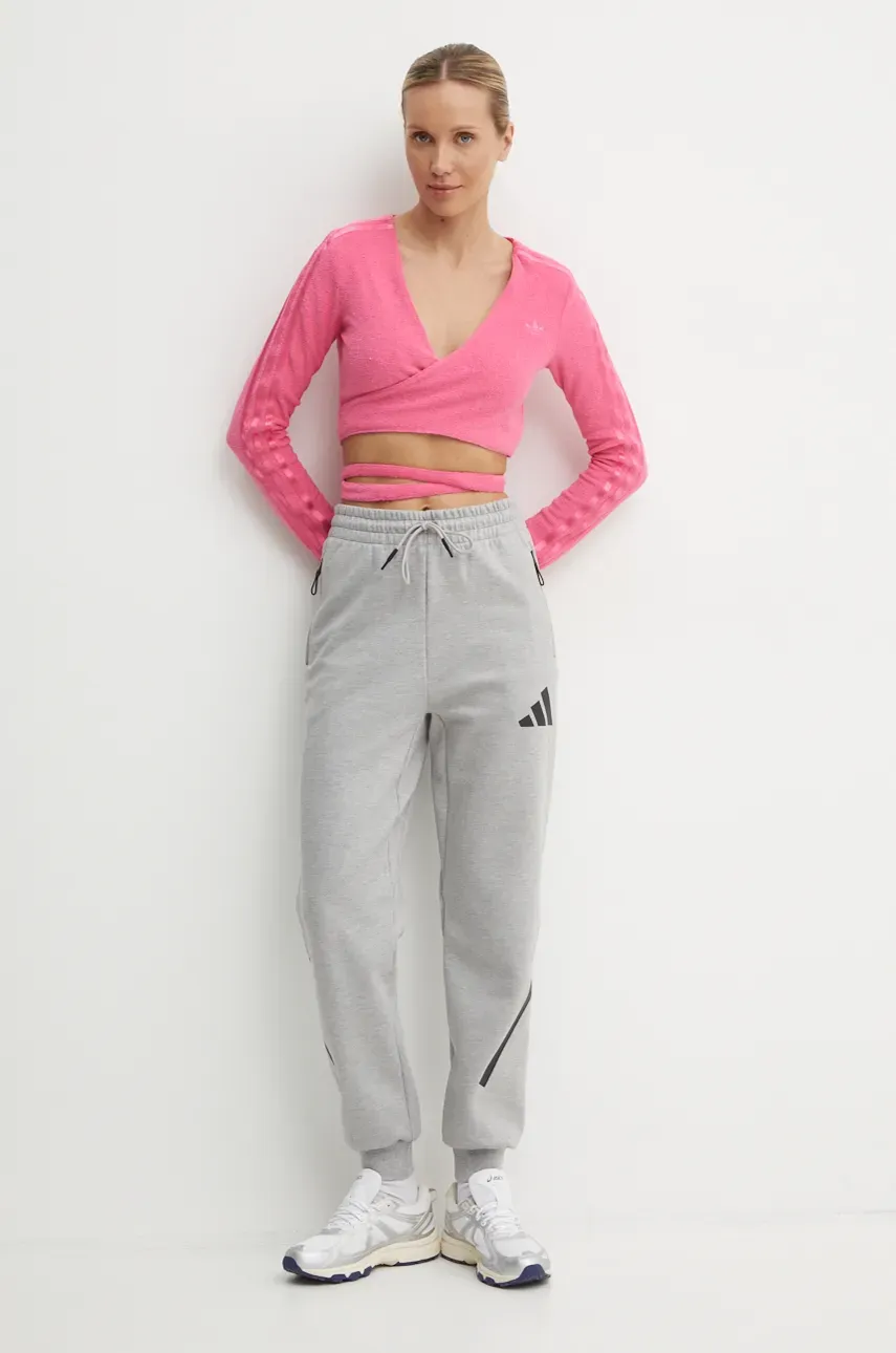 Спортивные штаны adidas ZNE цвет серый с принтом JD9586 Спортивные штаны adidas ZNE цвет серый с принтом JD9586