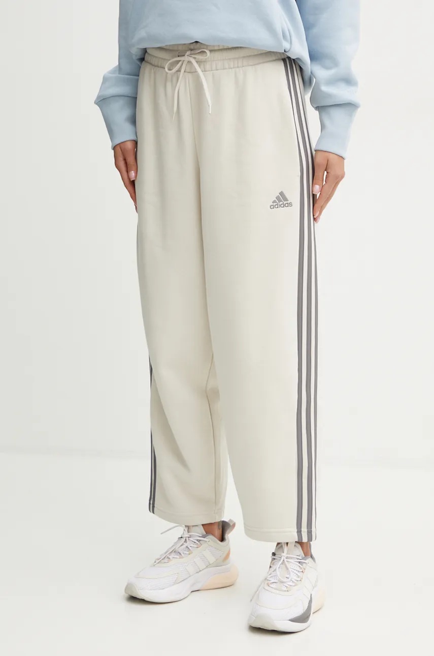 

Спортен панталон adidas Essentials в бежово с широка каройка, с висока талия IY1744, Бежов