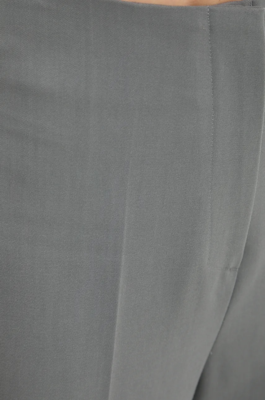 Παντελόνι Nanushka ERINNA χρώμα: γκρι, NW24PFOW18055 φωτογραφία