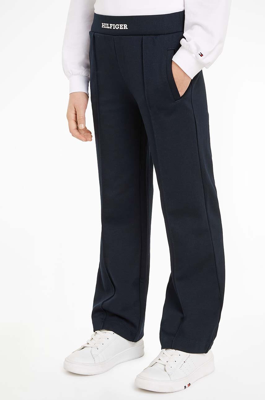

Детски панталон Tommy Hilfiger MONOTYPE PUNTO WIDE PANT в тъмносиньо с изчистен дизайн KG0KG08083, Тъмносин