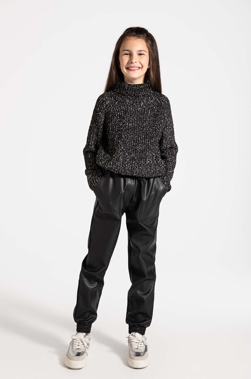 

Детски панталон Coccodrillo в черно с изчистен дизайн CARTOONS GIRL JUNIOR, Черен