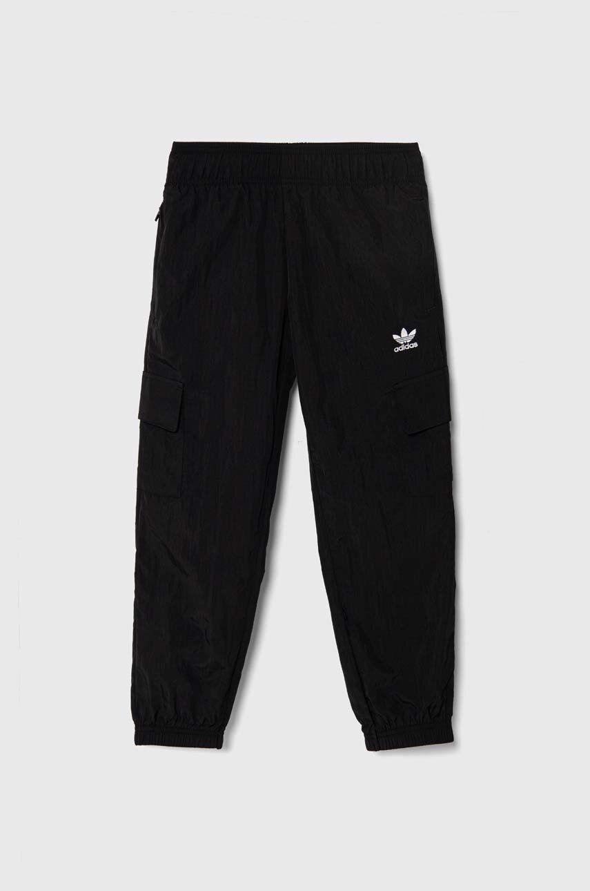 Детские брюки adidas Originals CARGO PANTS цвет чёрный однотонные IW3505 Детские брюки adidas Originals CARGO PANTS цвет чёрный однотонные IW3505