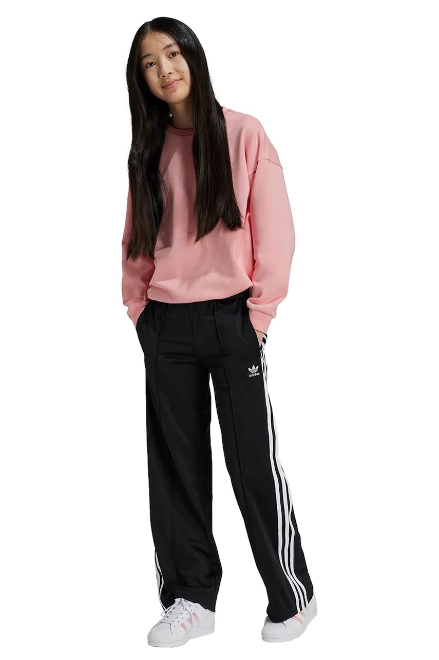 adidas Originals pantaloni de trening pentru copii WIDE PANTS culoarea negru, cu imprimeu, IX7632 adidas Originals pantaloni de trening pentru copii WIDE PANTS culoarea negru, cu imprimeu, IX7632