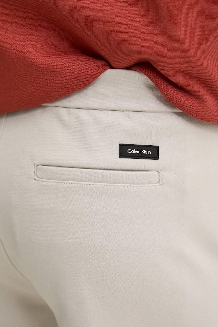 Штани Calvin Klein чоловічі колір бежевий облягаюче K10K113648