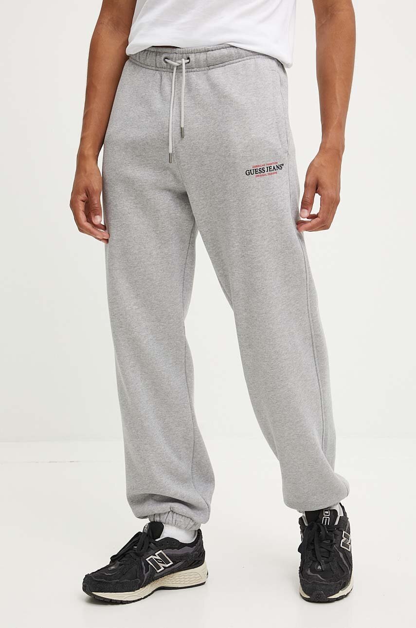 

Спортен панталон Guess Jeans в сиво с изчистен дизайн M4YB18 K9V31, Сив