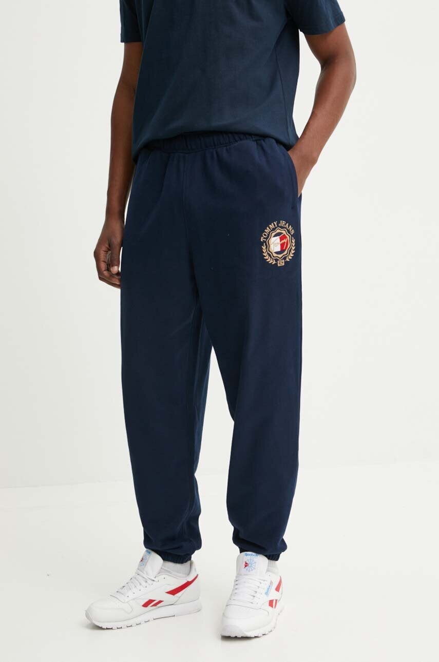 Tommy Jeans pantaloni de trening culoarea albastru marin, cu imprimeu, DM0DM19480