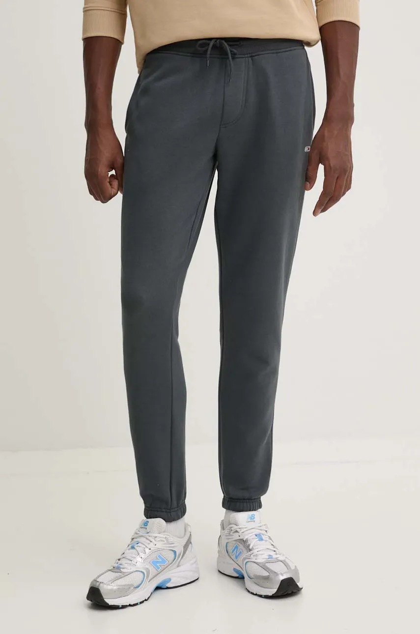 

Спортен панталон Tommy Jeans в сиво с изчистен дизайн DM0DM20473, Сив