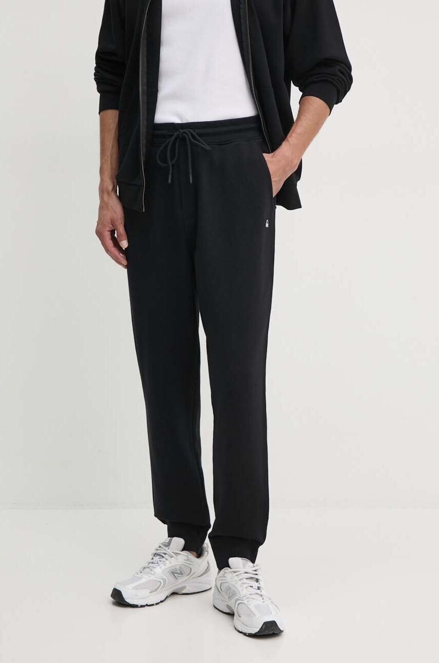 United Colors of Benetton pantaloni de trening din bumbac culoarea negru, neted, 342ZUF01B