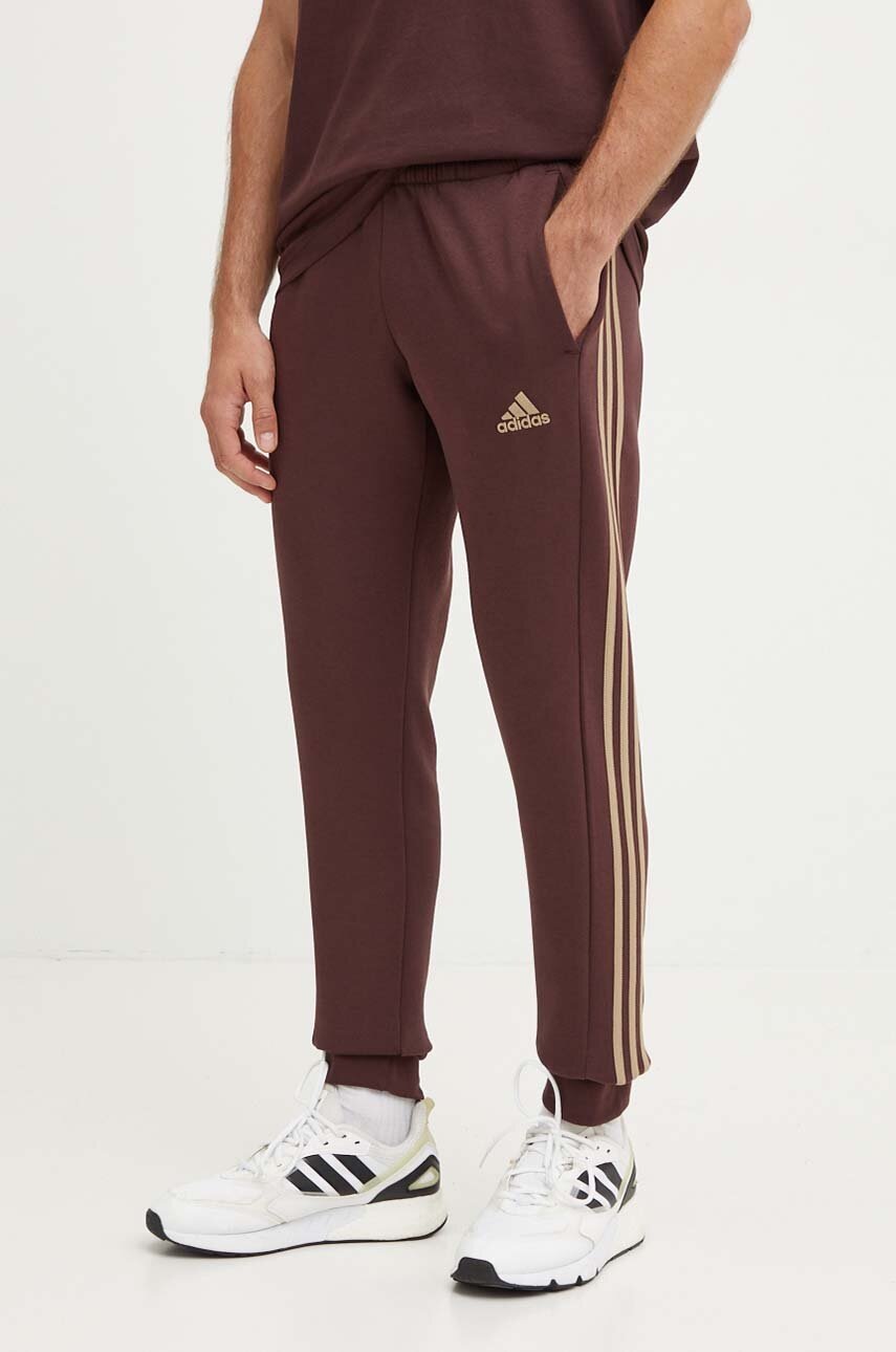 

Спортен панталон adidas Essentials в бордо с десен JG5953