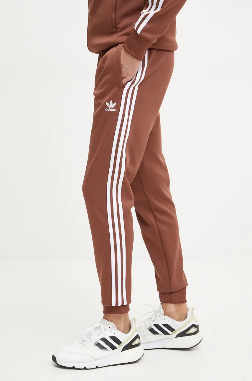 

Панталон adidas Originals Adicolor Classics SST Track Pants в кафяво с десен IY9866, Кафяв