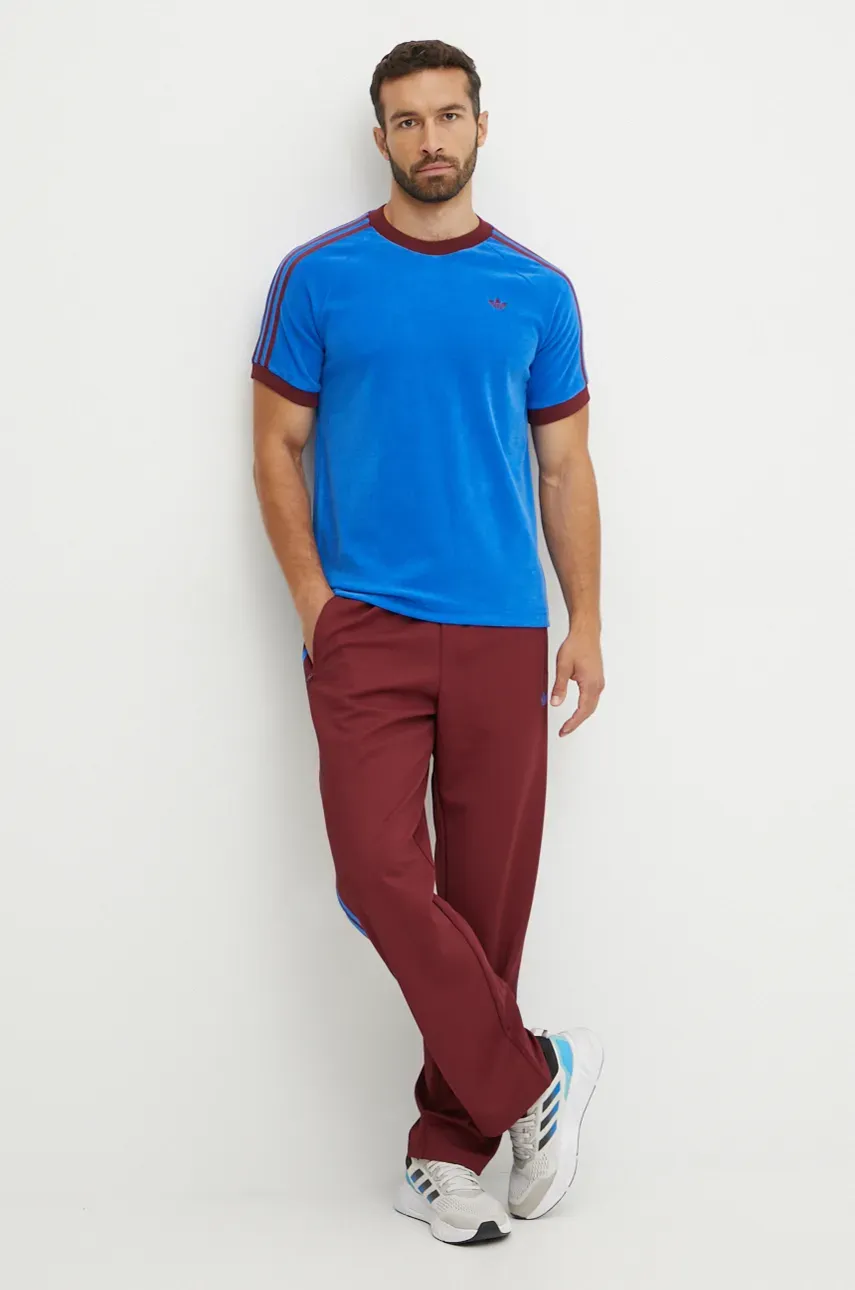 Спортивные штаны adidas Originals Trackpant цвет бордовый с аппликацией JN5977 Спортивные штаны adidas Originals Trackpant цвет бордовый с аппликацией JN5977