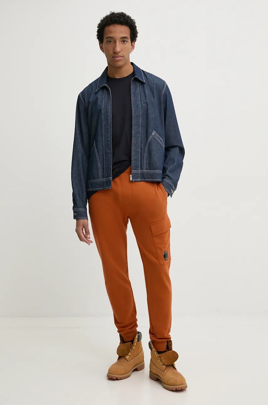 Хлопковые спортивные штаны C.P. Company Diagonal Raised Fleece Cargo Sweatpants цвет оранжевый однотонные 17CMSP017A005086W Хлопковые спортивные штаны C.P. Company Diagonal Raised Fleece Cargo Sweatpants цвет оранжевый однотонные 17CMSP017A005086W