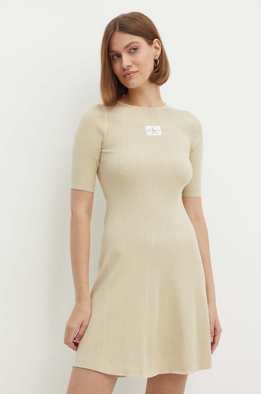 

Рокля Calvin Klein Jeans в бежово къса разкроена J20J223519, Бежов