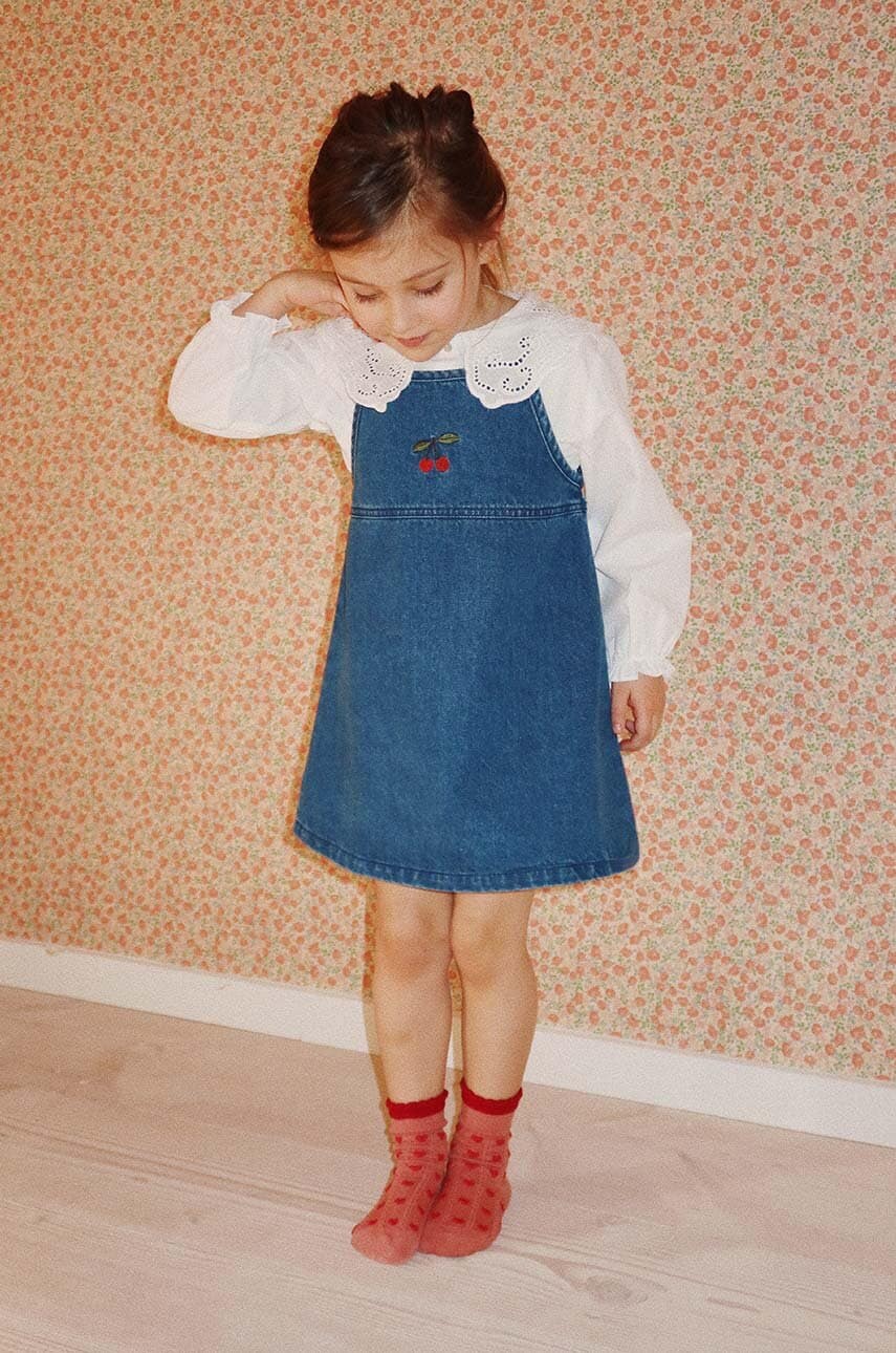 Konges Sløjd rochie din denim pentru copii MAGOT STRAP DRESS GOTS mini, drept, KS101583 Konges Sløjd rochie din denim pentru copii MAGOT STRAP DRESS GOTS mini, drept, KS101583