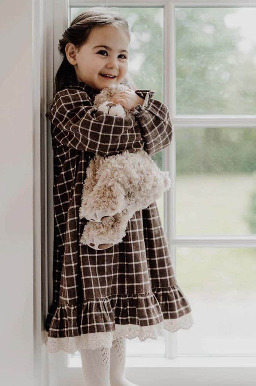That's mine rochie din bumbac pentru copii Haya culoarea maro, mini, oversize, 113528 That's mine rochie din bumbac pentru copii Haya culoarea maro, mini, oversize, 113528