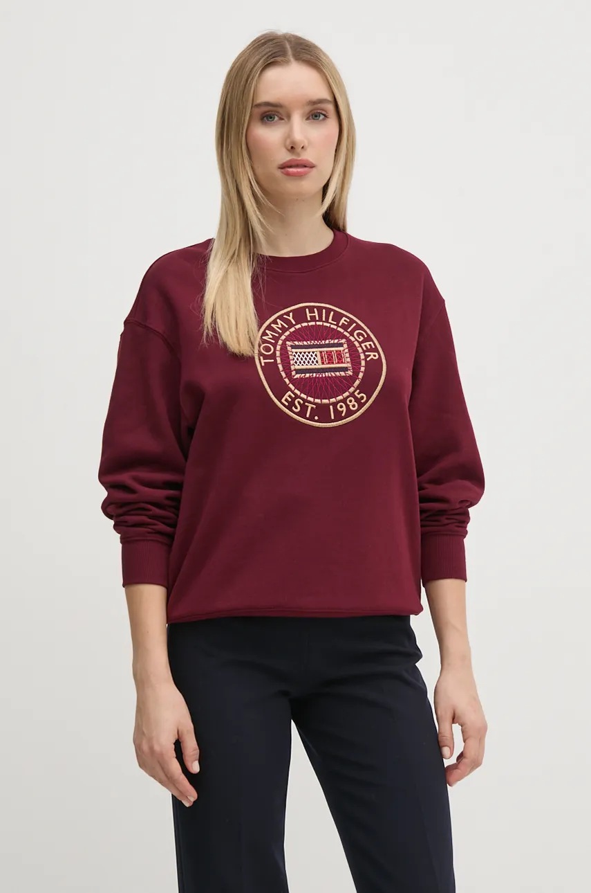 

Памучен суичър Tommy Hilfiger в бордо с апликация WW0WW42891